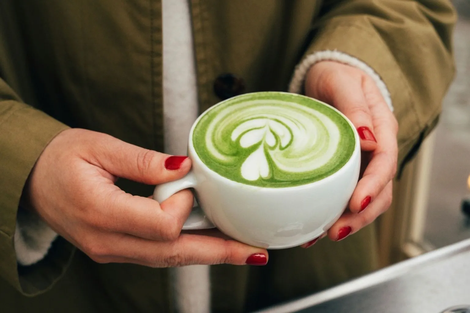 Café ou matcha : que choisir pour votre santé selon les experts ?