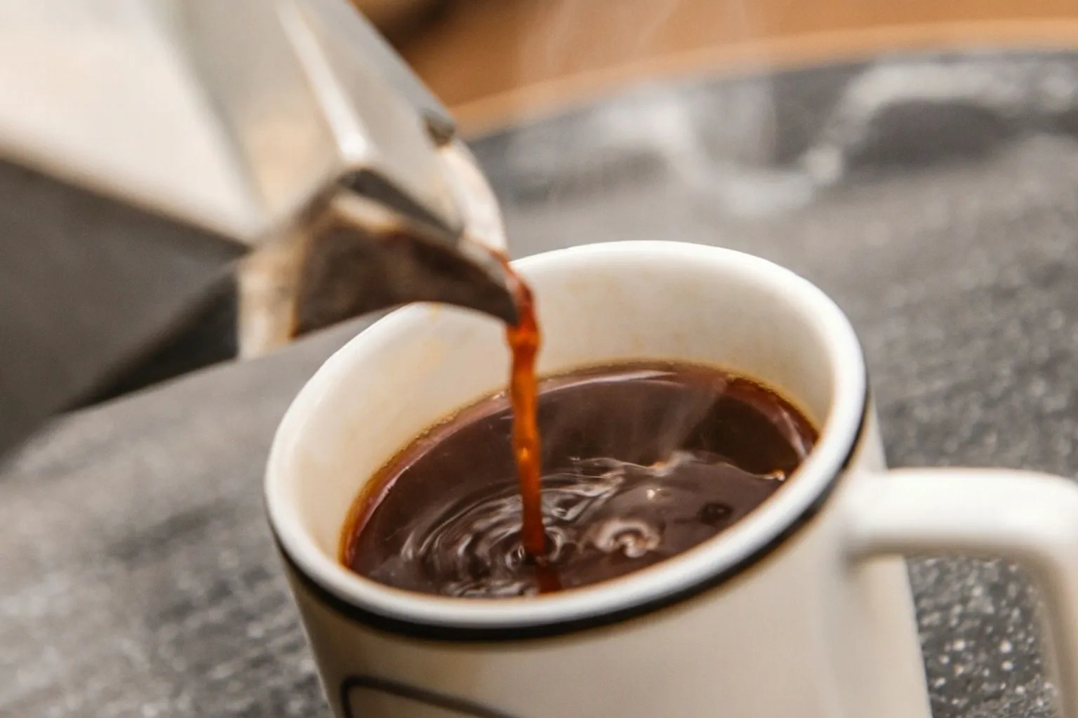 Café ou thé : que dit réellement la science sur leurs bienfaits santé ?