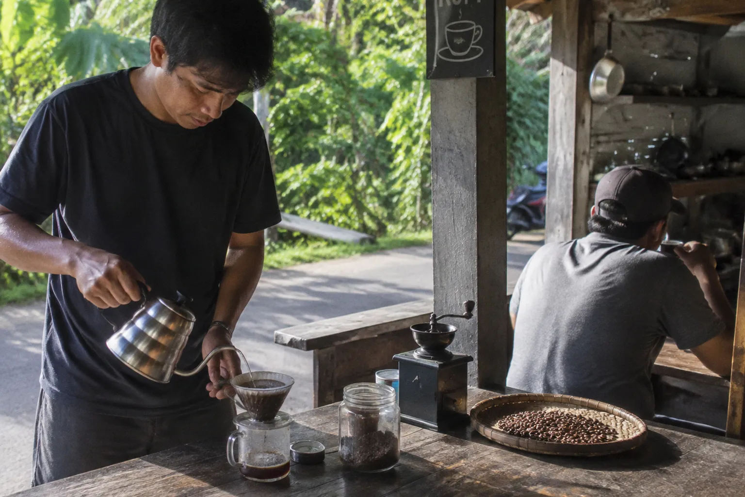 La méthode indonésienne pour préparer un café intense sans aucune machine